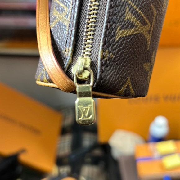 Authentic  Louis Vuitton Monogram Papillon Pouch  SK6566 - Picture 13 of 14